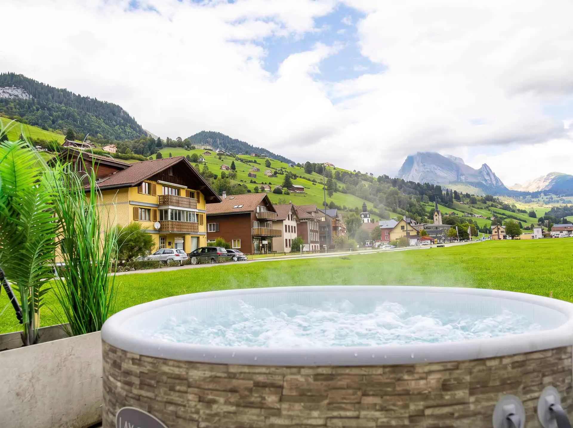 Whirlpool auf der Terrasse von Louisa’s Loft